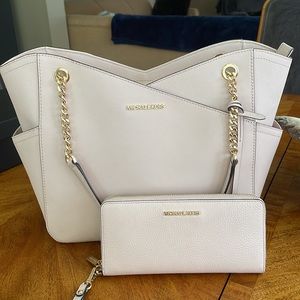 LRG Micheal Kors Powder blush purse with matching wristlet